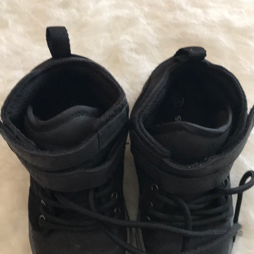 Shoes - Picture 4 of 5